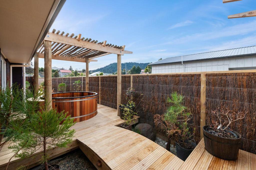 The Purple House - Ohakune Home With Spa Pool المظهر الخارجي الصورة