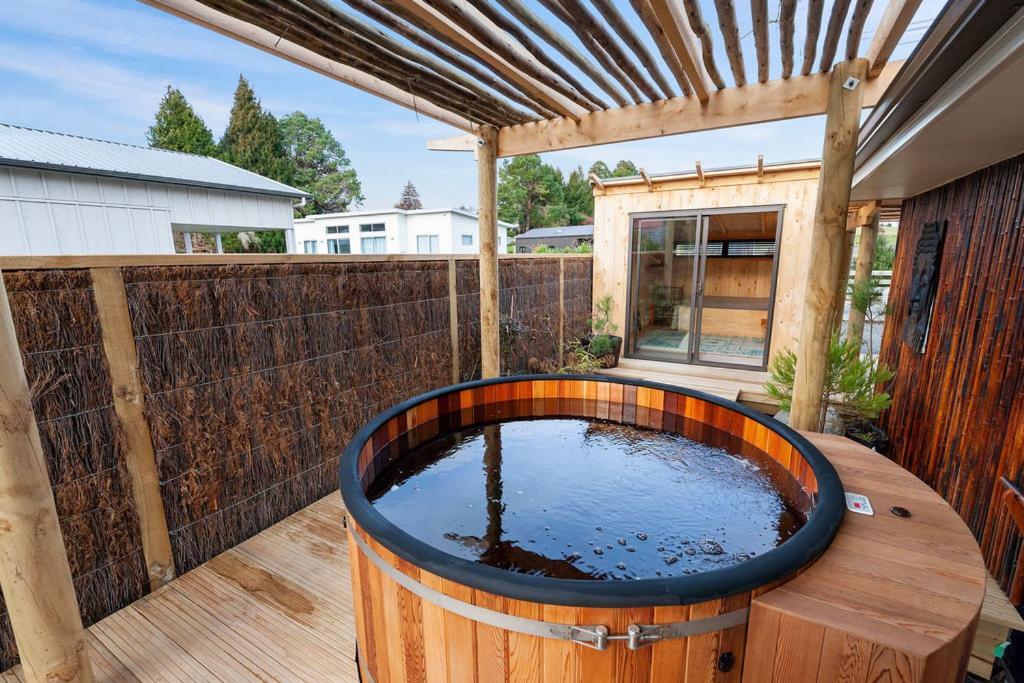 The Purple House - Ohakune Home With Spa Pool المظهر الخارجي الصورة